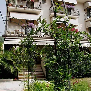 https://hotel-marina-torri-del-benaco.hotelinveneto.com